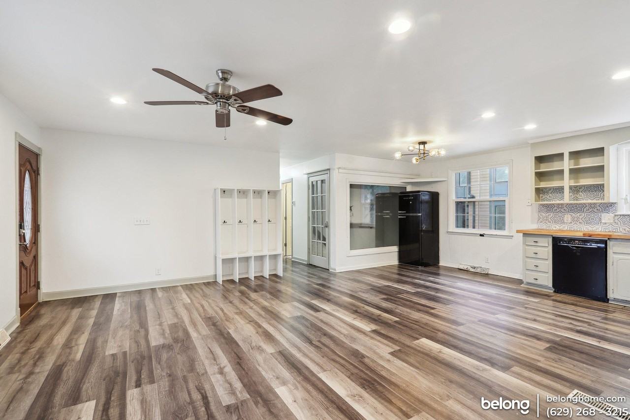 528 Continental Dr - Photo 3 of 24