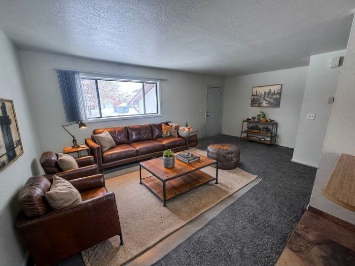 1216 Quinella Dr - Photo 2 of 5