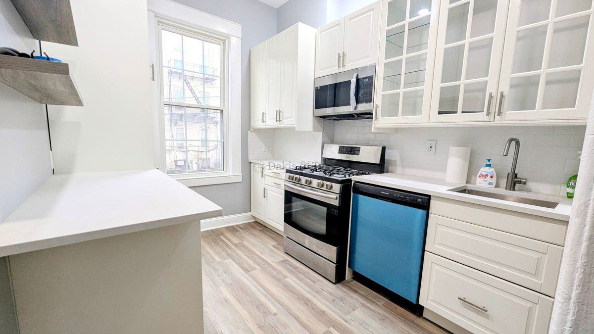 2312 41st St ##1 - Photo 3 of 16