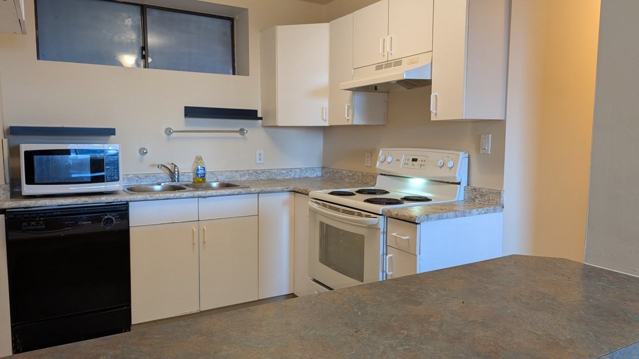 13257 Marine Drive - Photo 5 of 11
