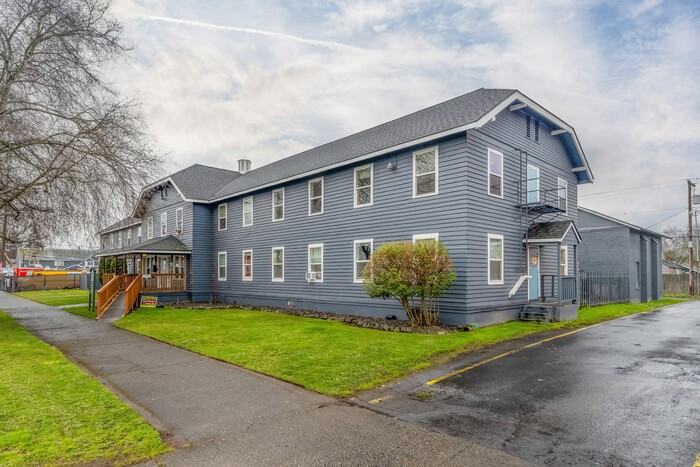 421 Oregon Way - Photo 2 of 27