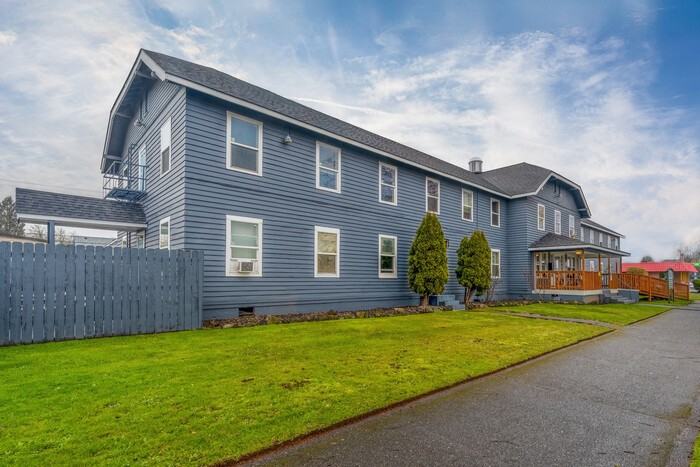 421 Oregon Way - Photo 3 of 27