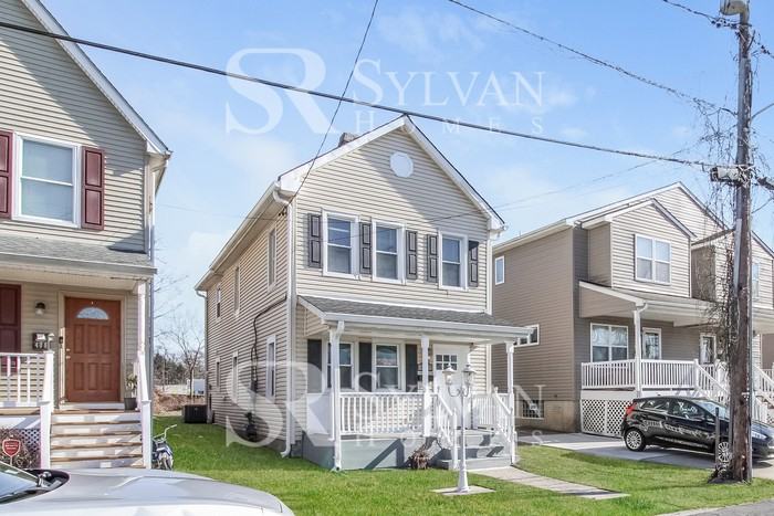 406 Railroad Ave - Photo 2 of 15