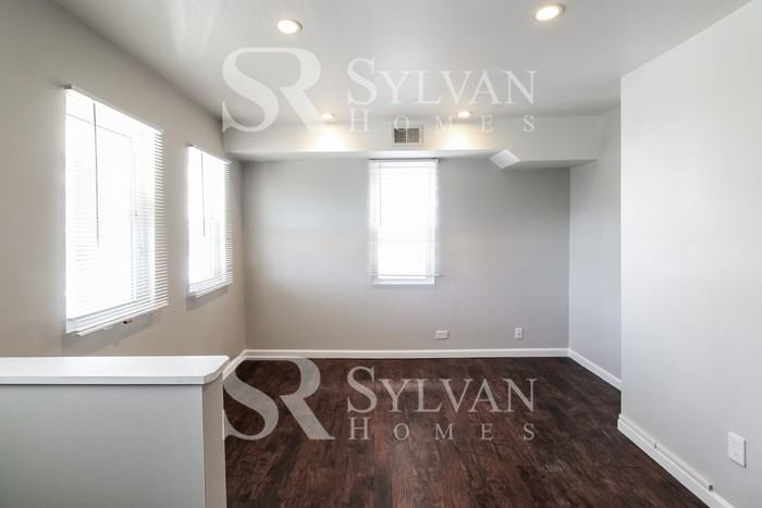 406 Railroad Ave - Photo 3 of 15