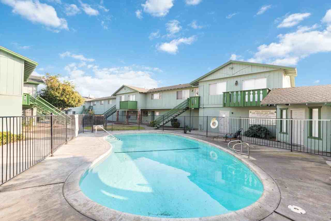 2330 East Ashlan Avenue - Photo 4 of 23