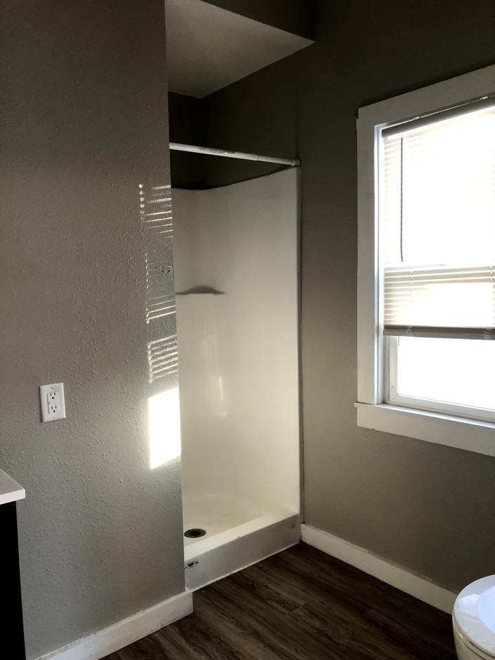 702 S Duluth Ave #3 - Photo 3 of 7