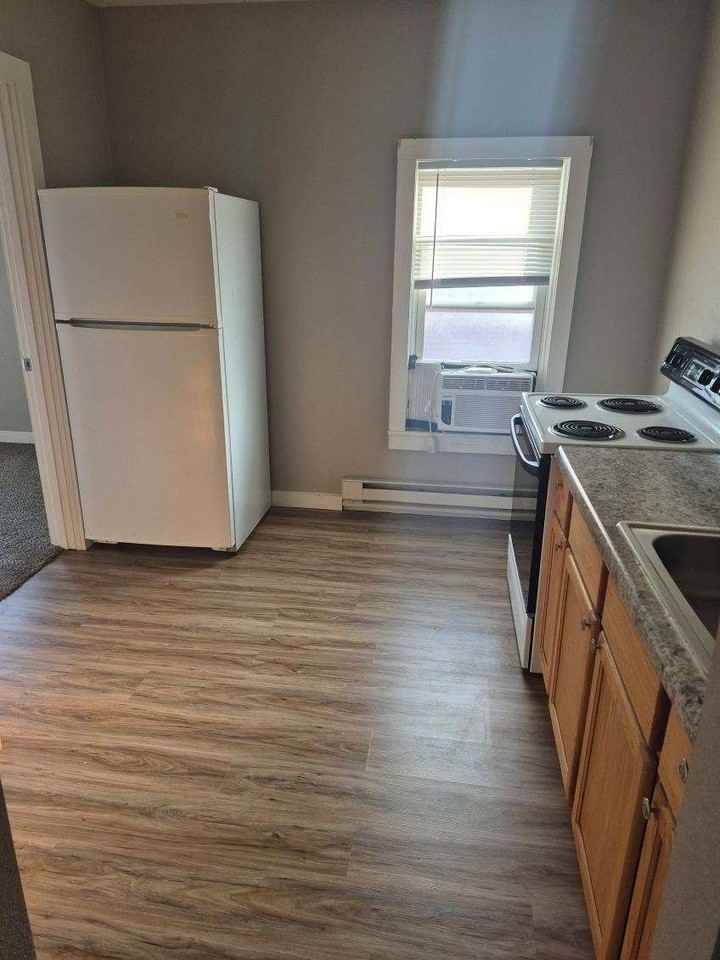 702 S Duluth Ave #3 - Photo 4 of 7