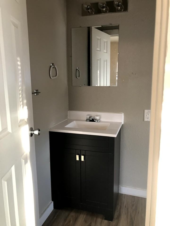 702 S Duluth Ave #3 - Photo 5 of 7