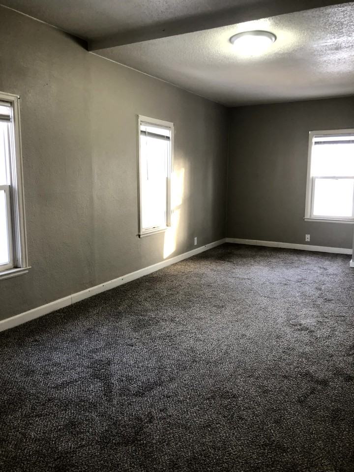 702 S Duluth Ave #3 - Photo 7 of 7