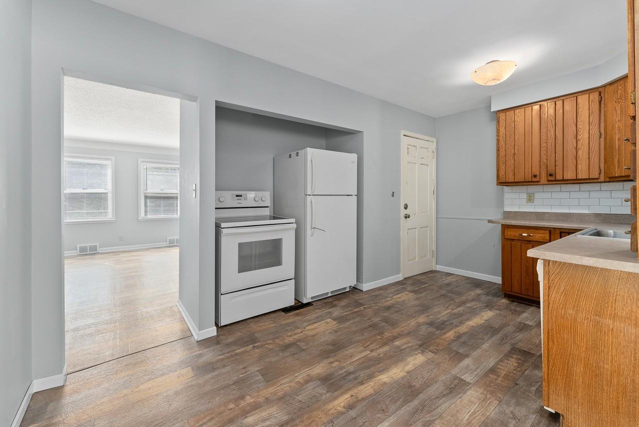 1110 S Main Ave - Photo 7 of 32