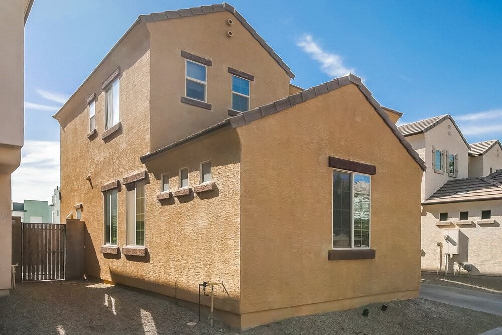 10333 W Monterosa Ave - Photo 4 of 17