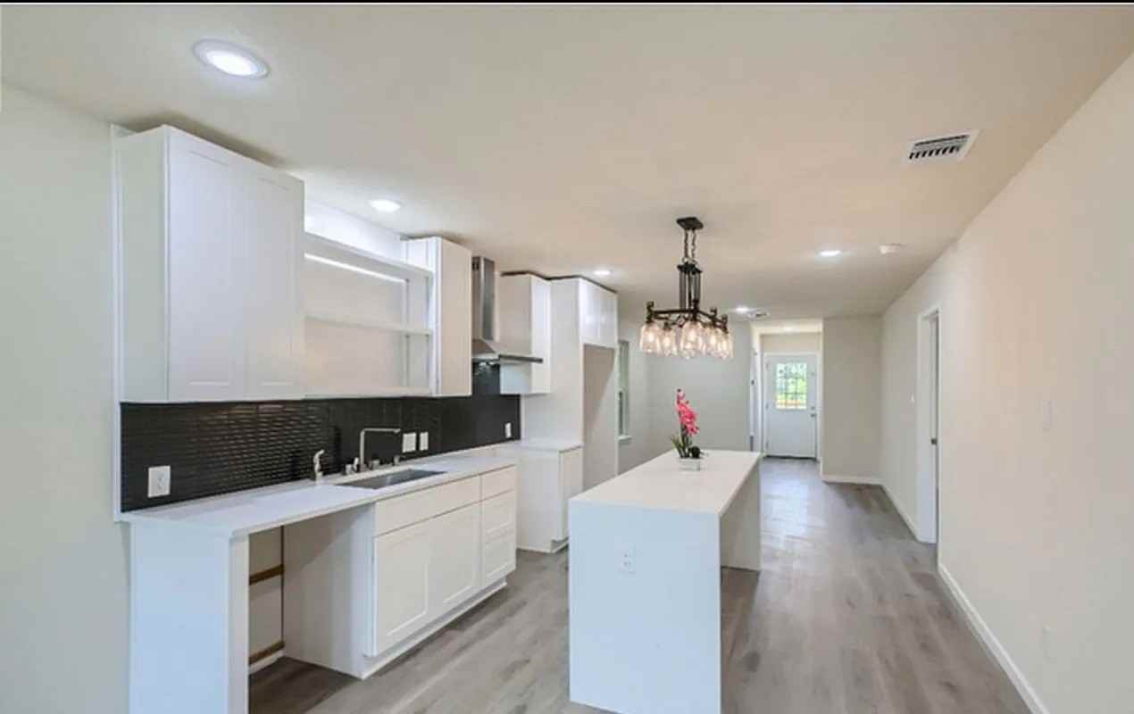 223 Anderson Ave - Photo 2 of 50