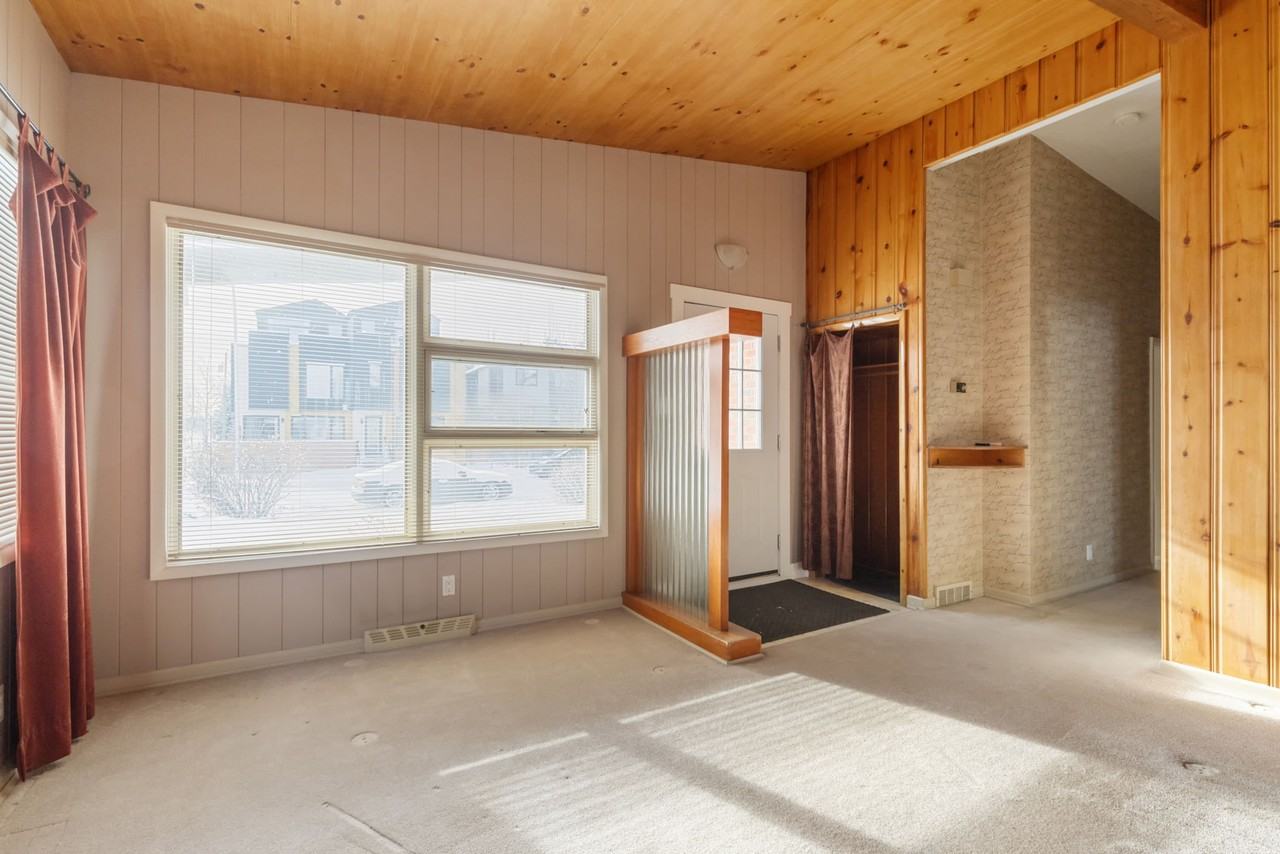 1704 48 Ave Sw - Photo 2 of 12