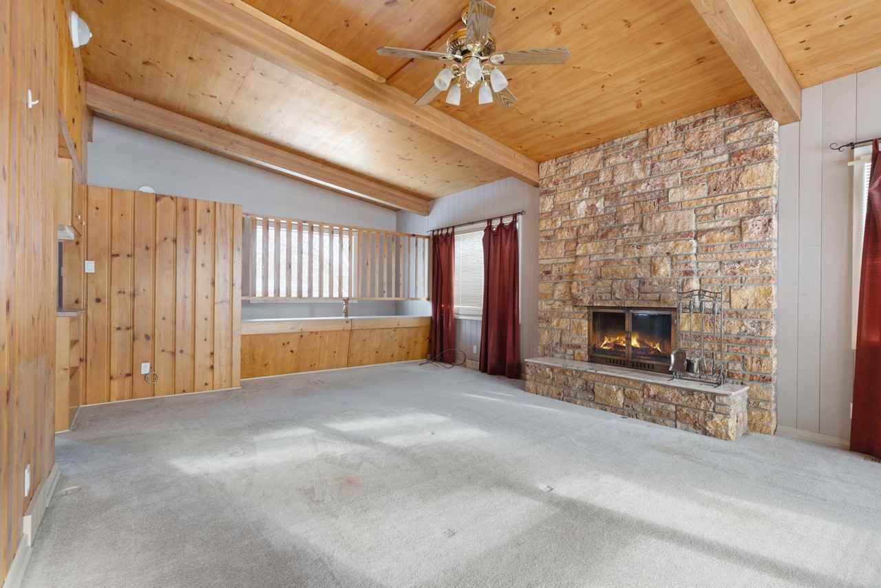 1704 48 Ave Sw - Photo 3 of 12