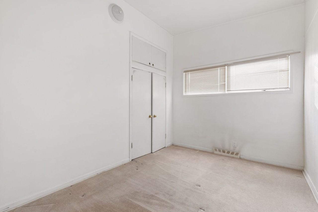 1704 48 Ave Sw - Photo 6 of 12