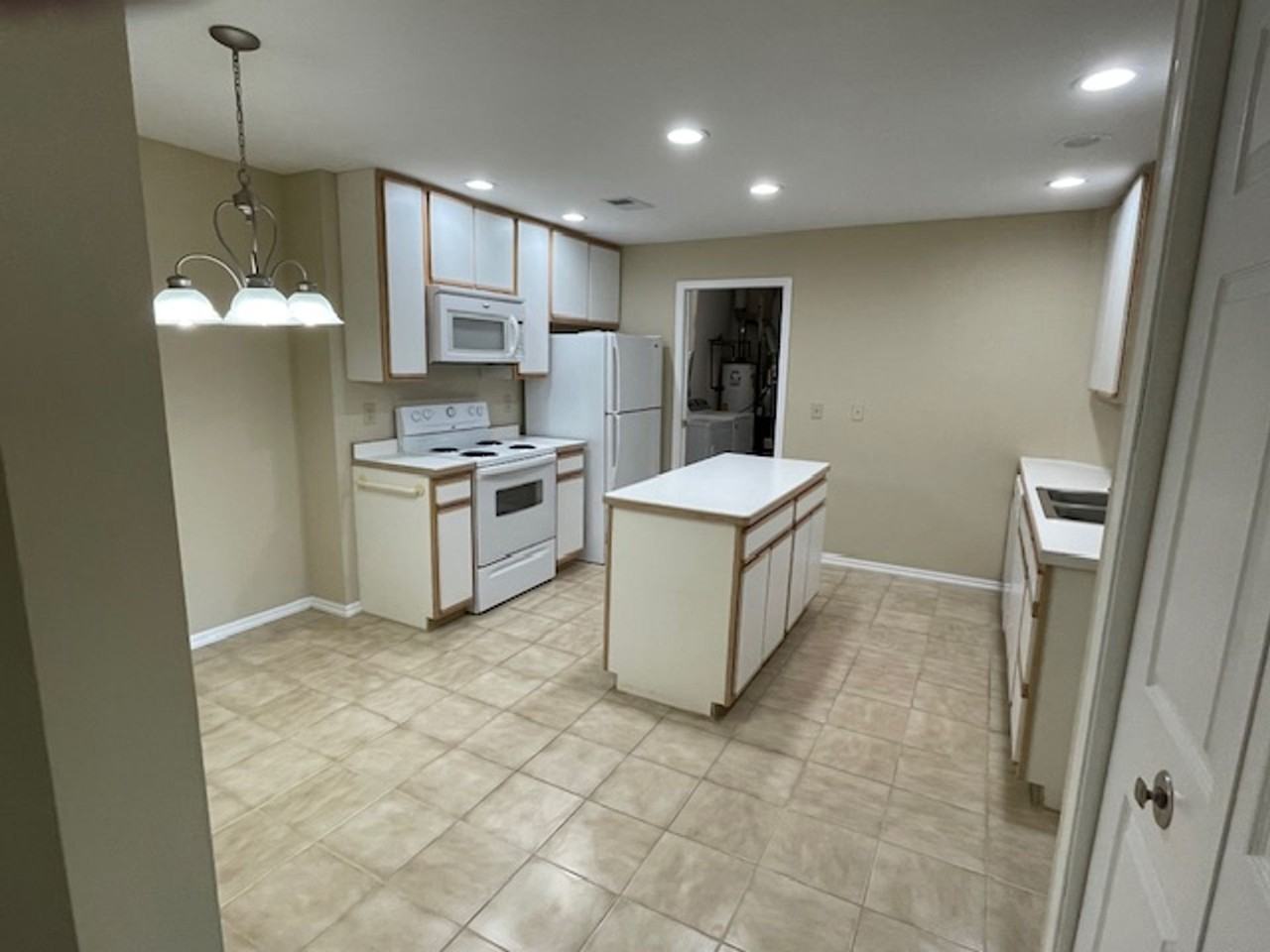 Spacious 2-bedroom apartments - Photo 6 of 10