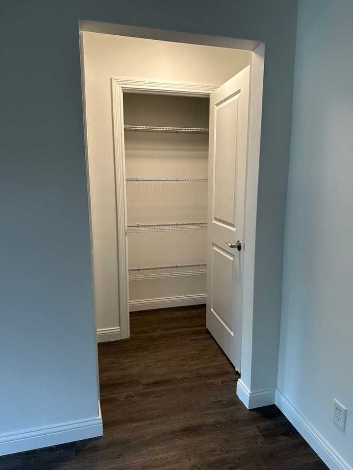 52 Flats - Photo 5 of 29