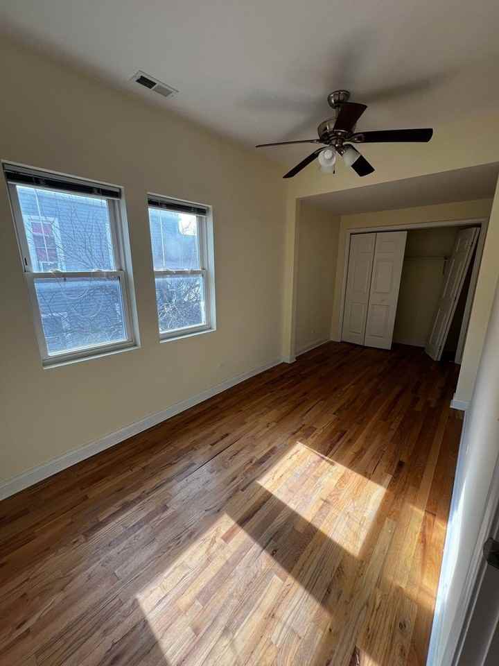 4528 S Hermitage Ave - Photo 4 of 21