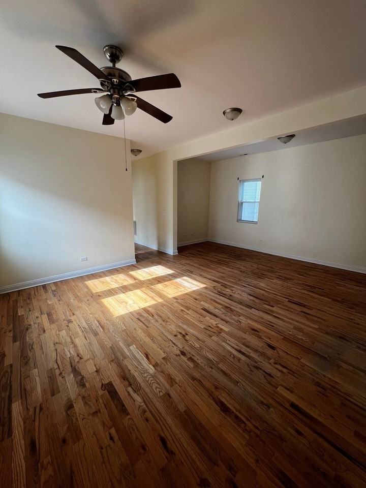 4528 S Hermitage Ave - Photo 6 of 21