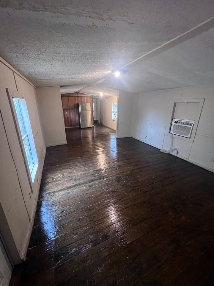 Lazy Acres - Photo 5 of 12
