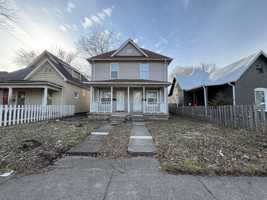 featured image of 1132 N Oxford St