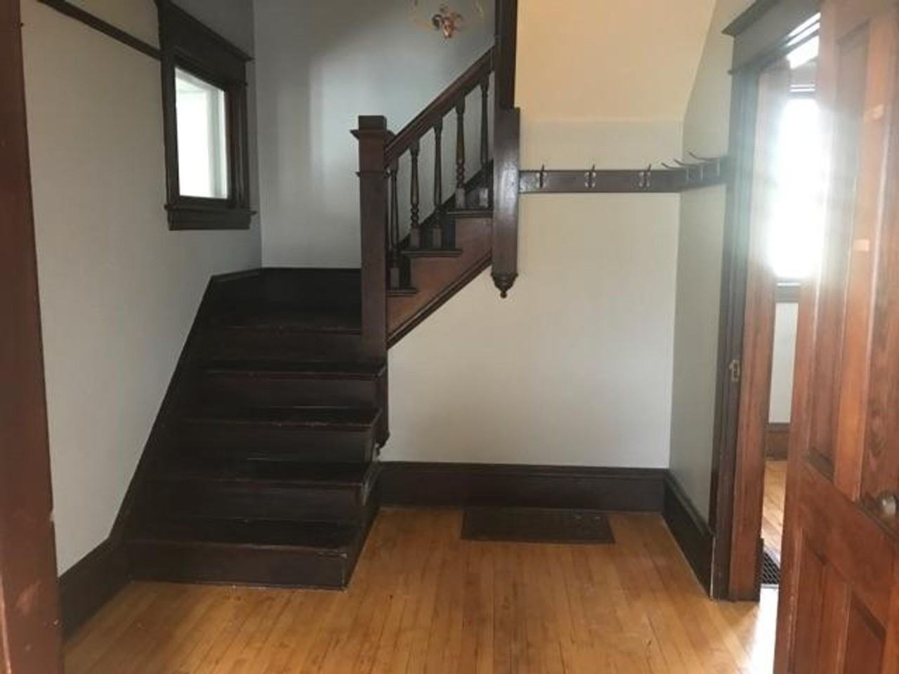 924 N Park St - Photo 3 of 16