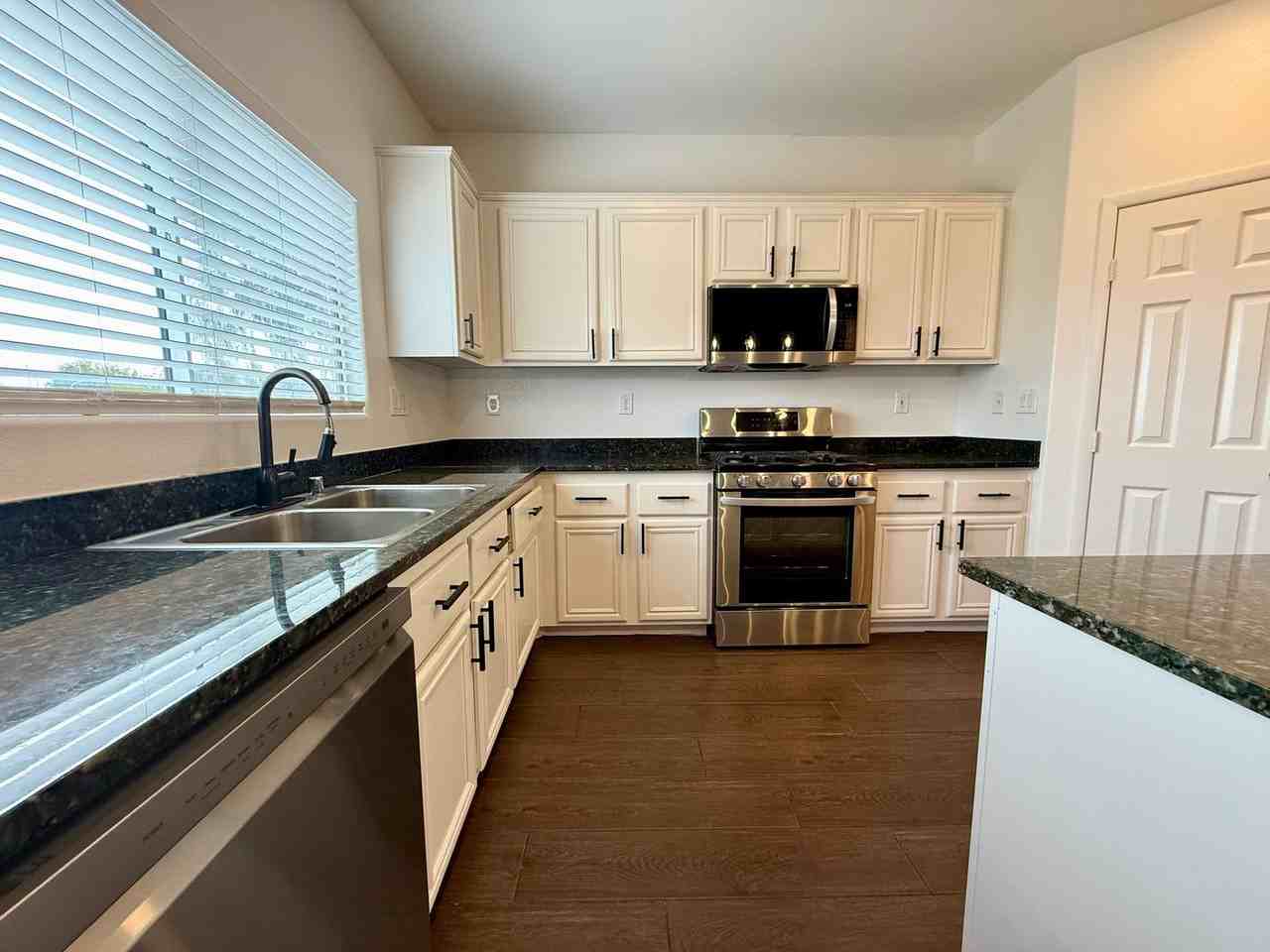 3445 Conterra Park Ave - Photo 2 of 31