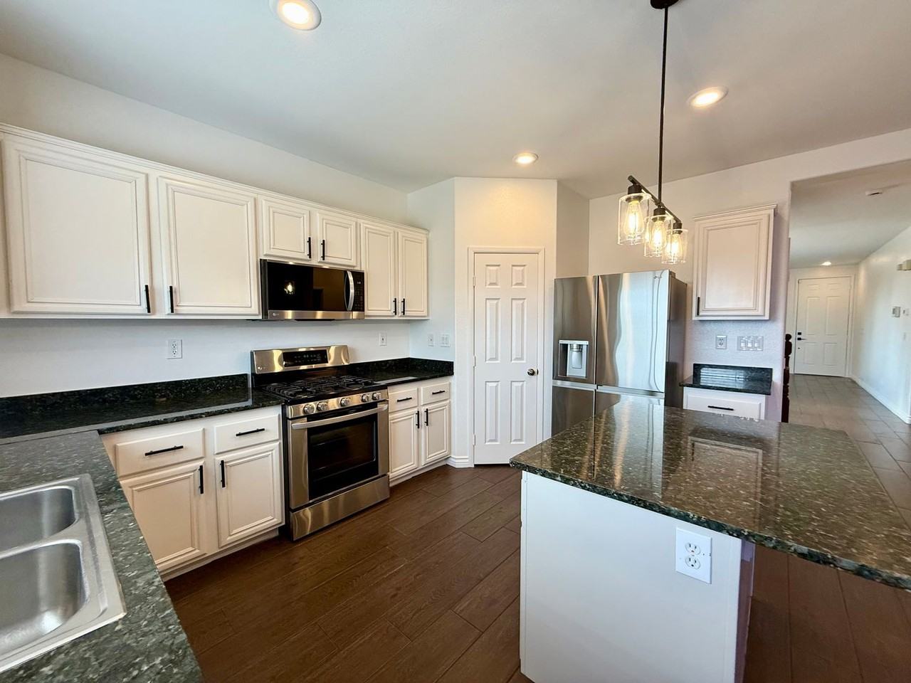 3445 Conterra Park Ave - Photo 3 of 31