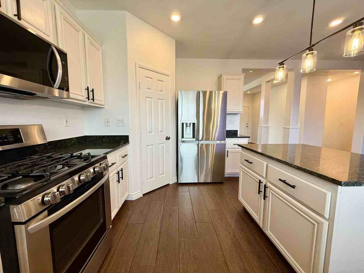 3445 Conterra Park Ave - Photo 4 of 31