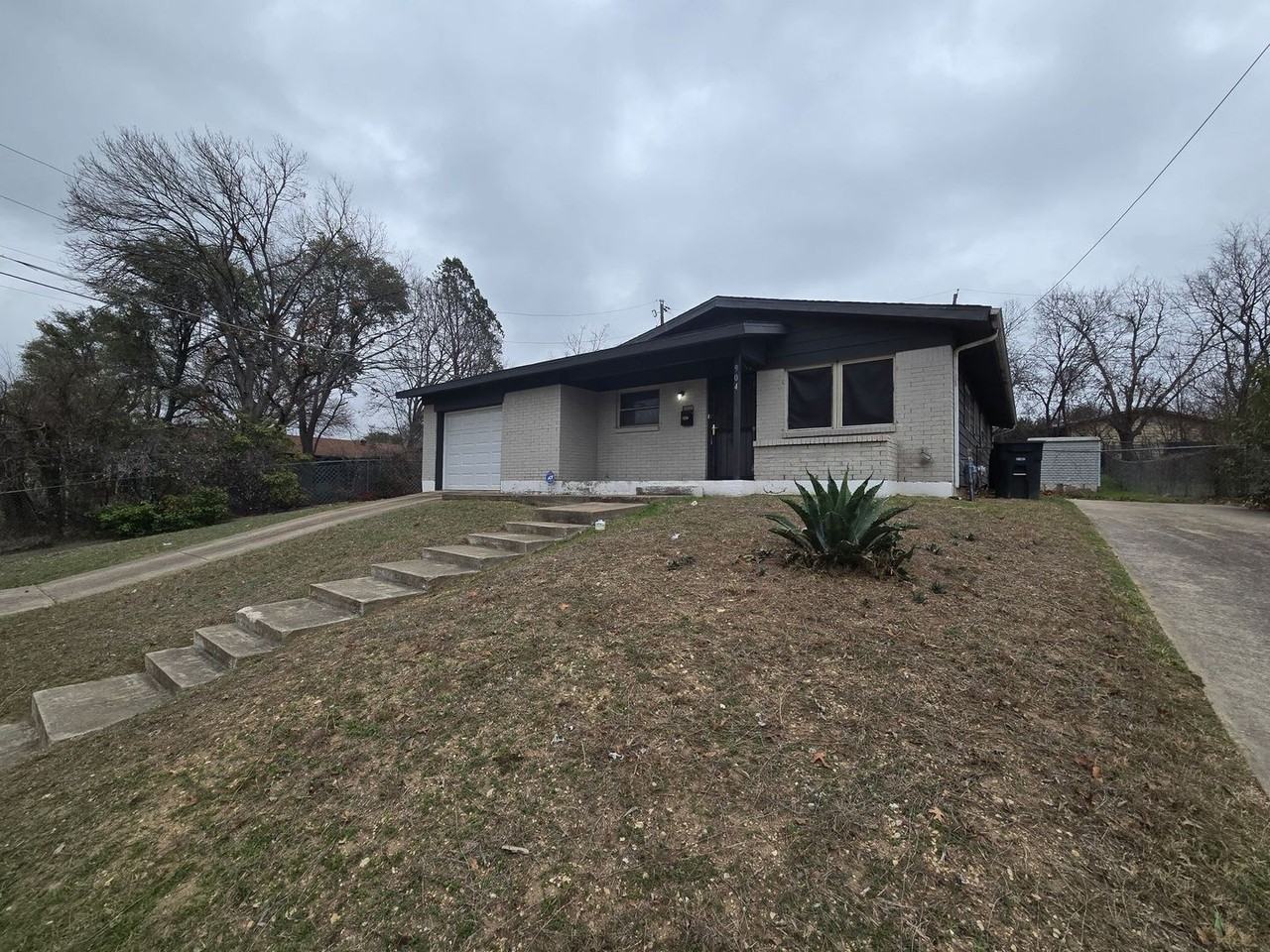 904 Santa Rosa Dr - Photo 3 of 23