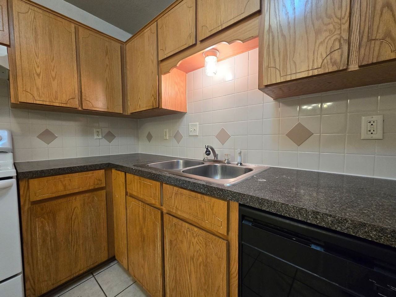 3003 Cantabrian Dr #B - Photo 5 of 19