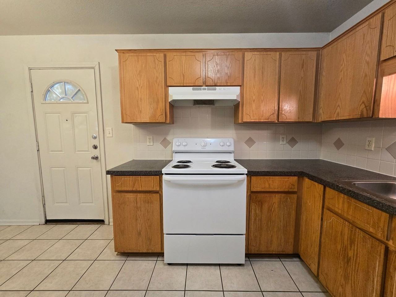 3003 Cantabrian Dr #B - Photo 6 of 19