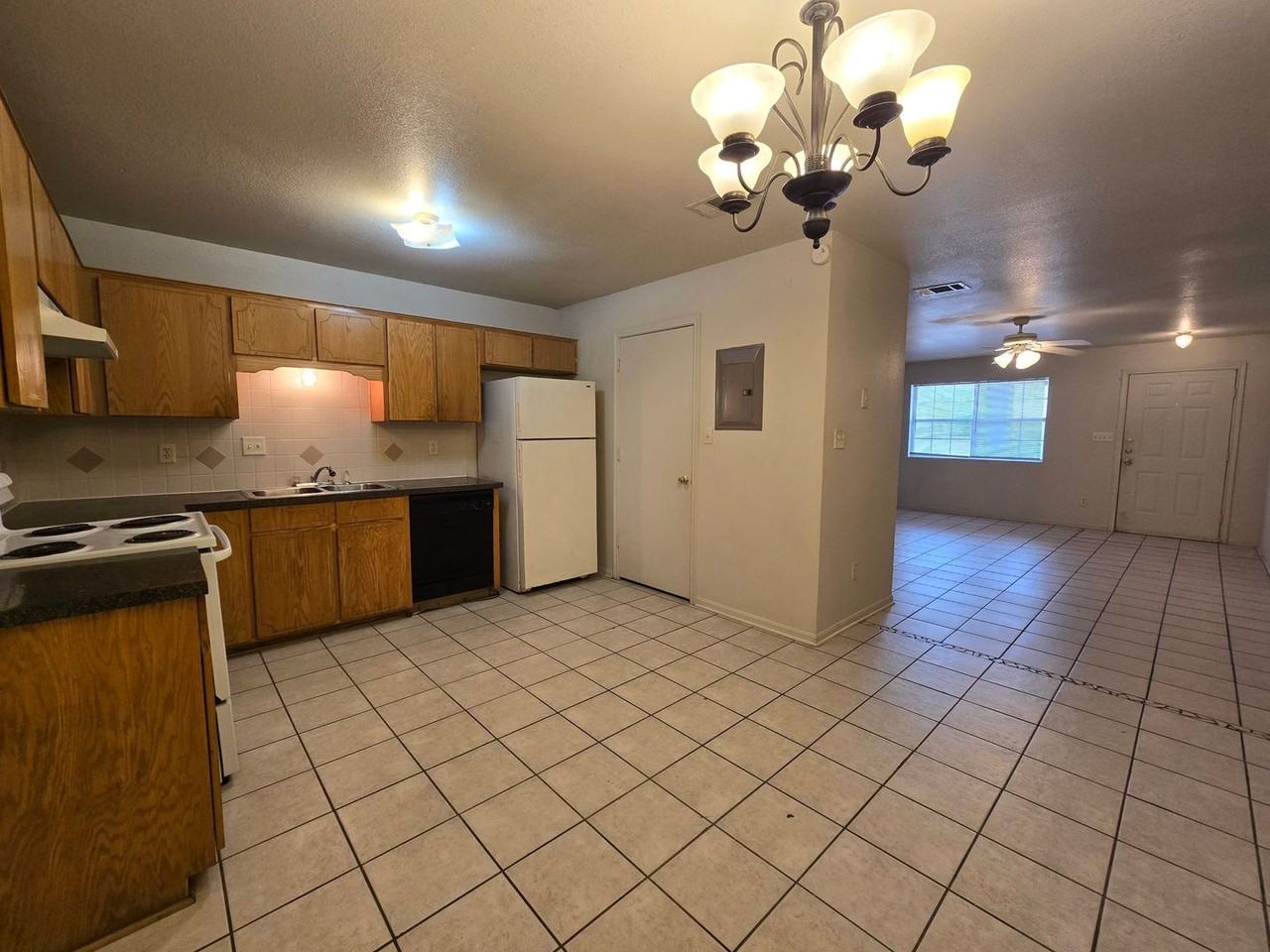 3003 Cantabrian Dr #B - Photo 7 of 19