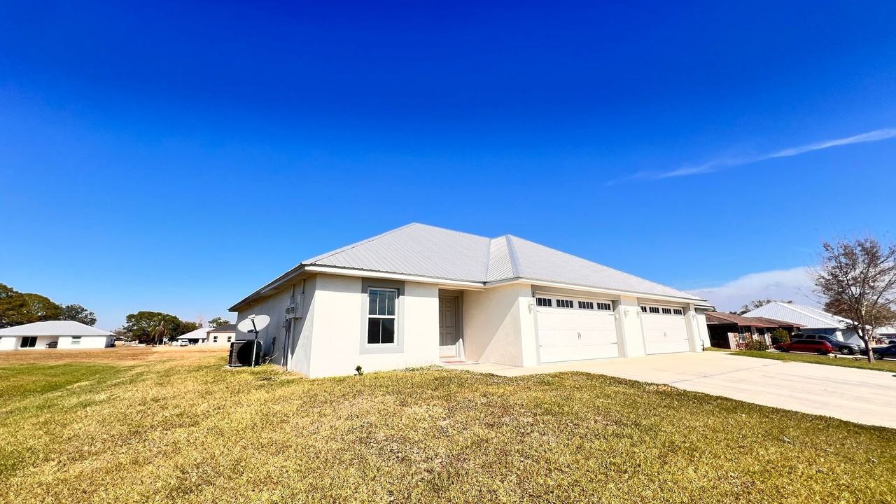 7819 Valencia Rd - Photo 3 of 32