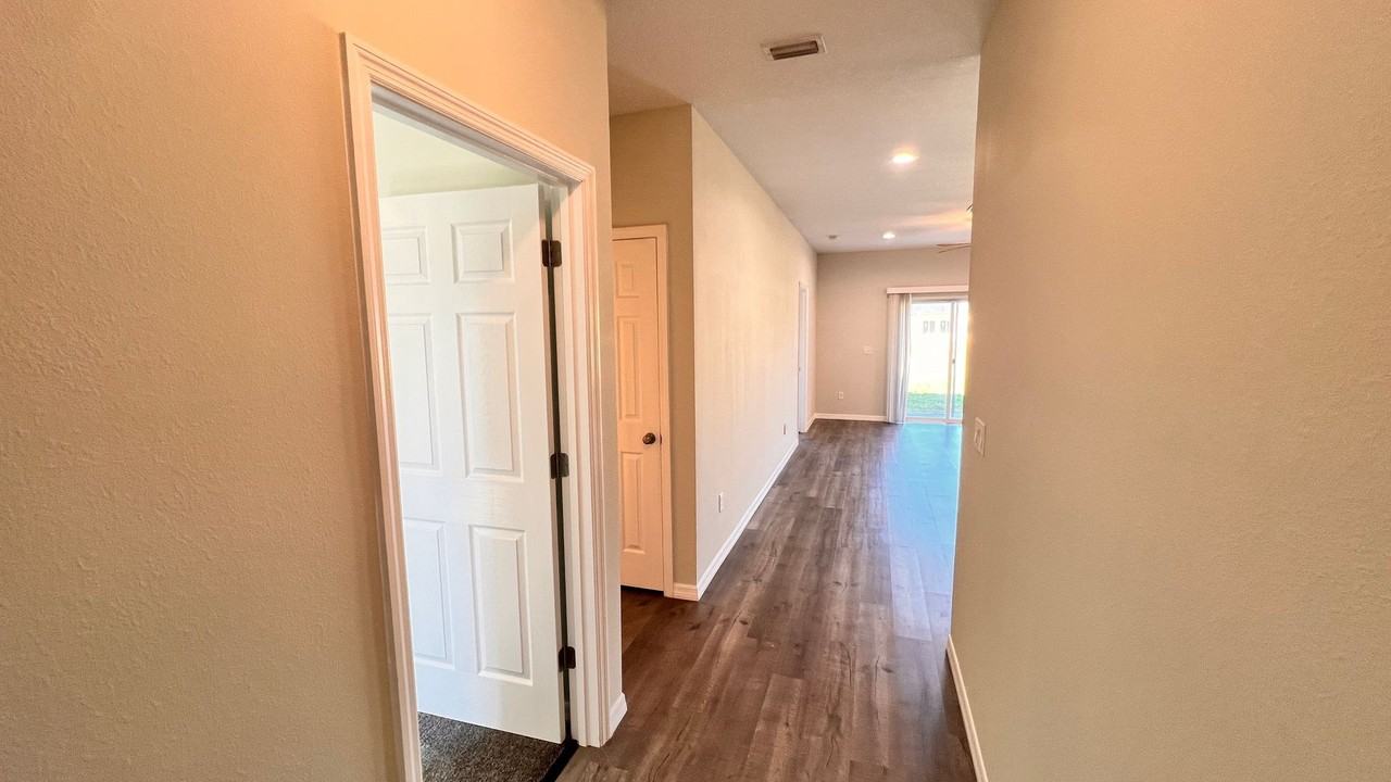 7819 Valencia Rd - Photo 4 of 32