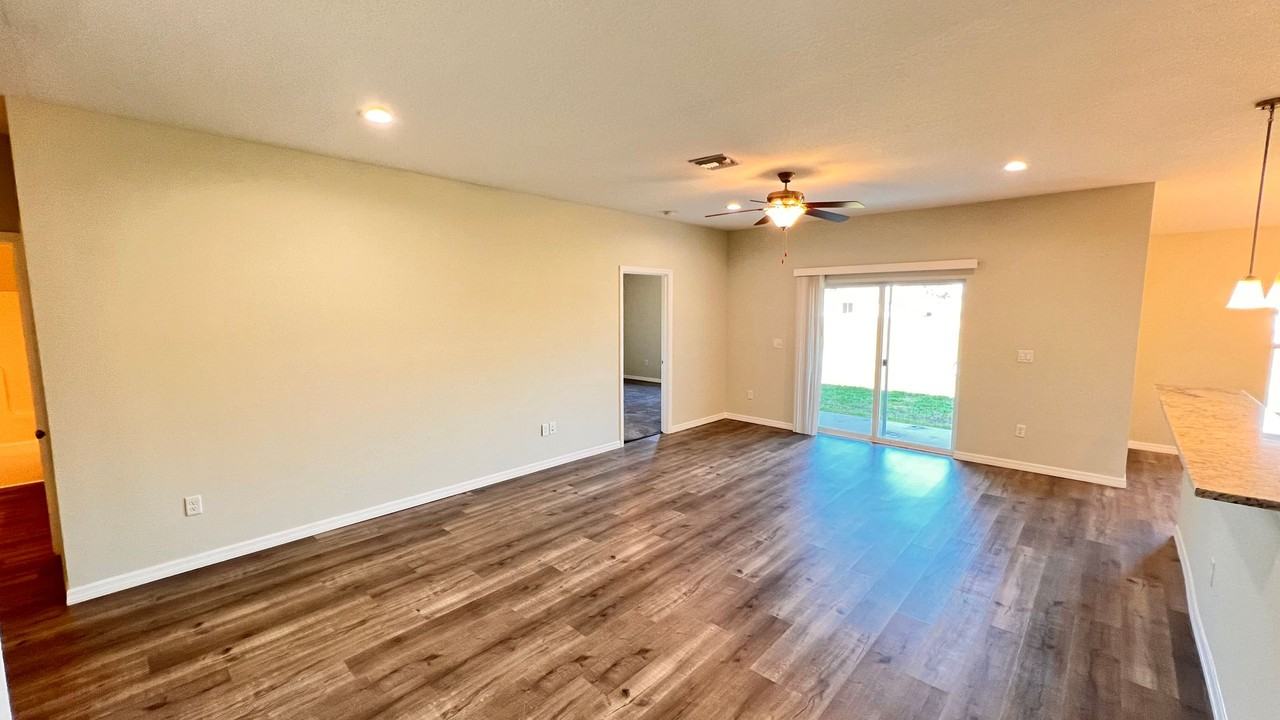 7819 Valencia Rd - Photo 5 of 32