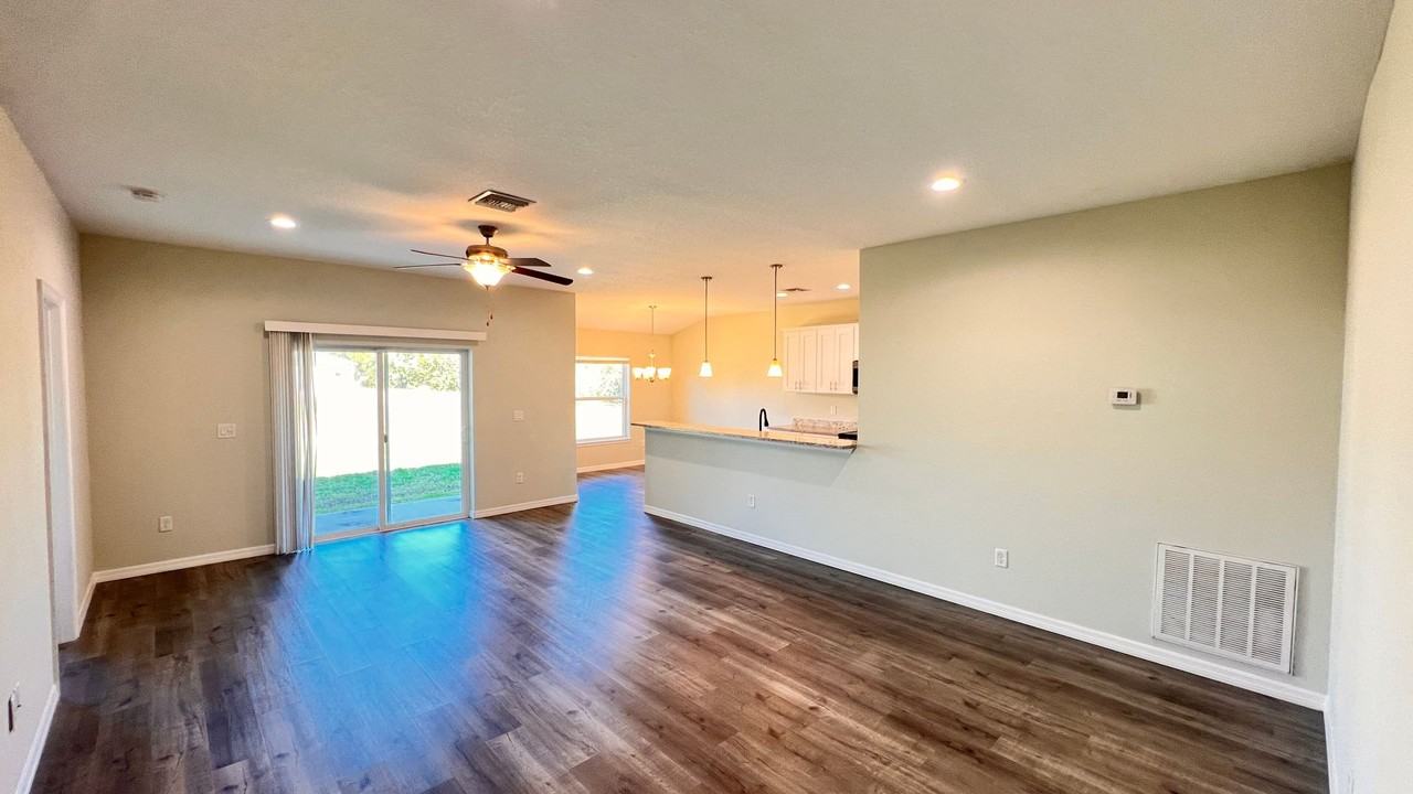 7819 Valencia Rd - Photo 6 of 32