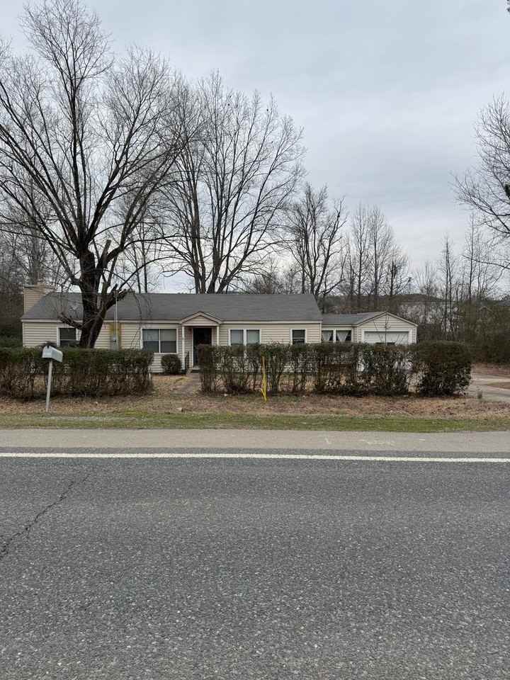 2706 Edison Ave - Photo 2 of 17