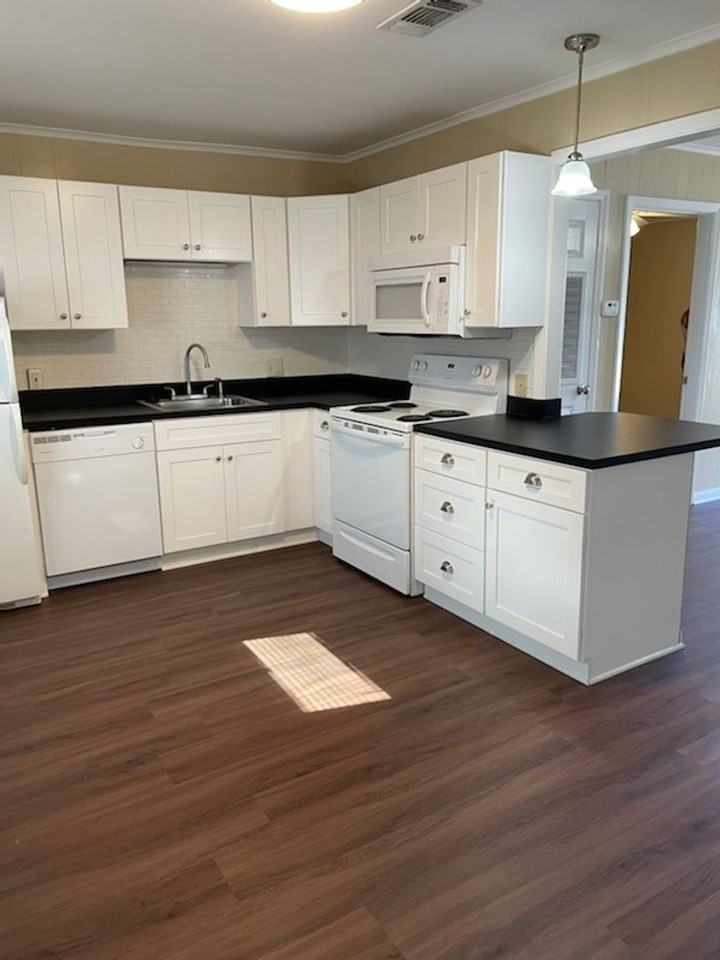 606 S Trenton St #12 - Photo 3 of 4