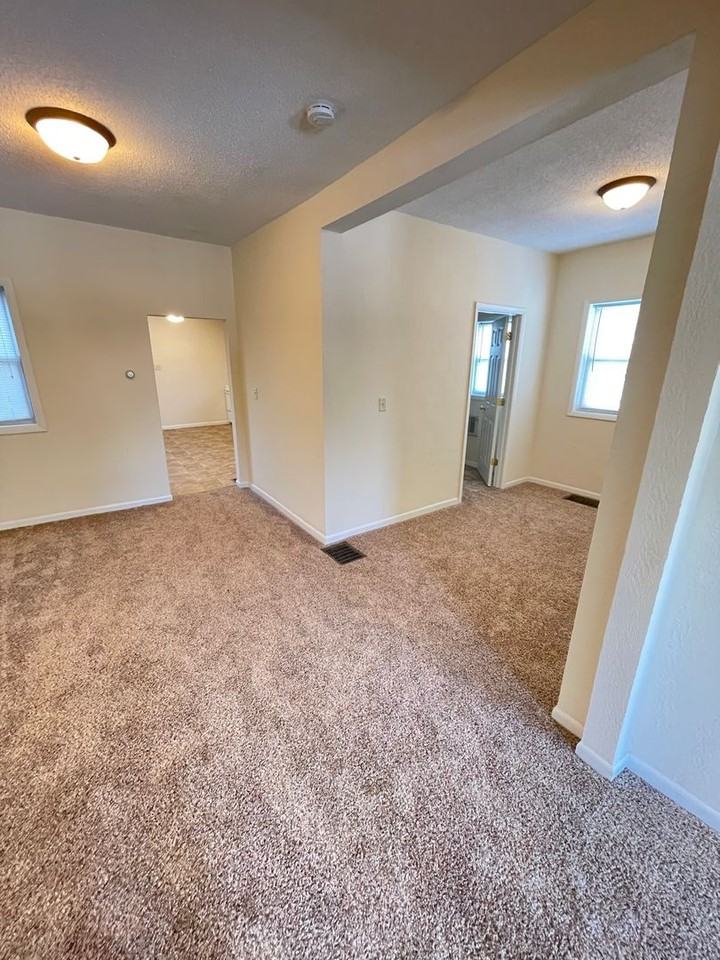 419 Cumming Ave - Photo 5 of 20