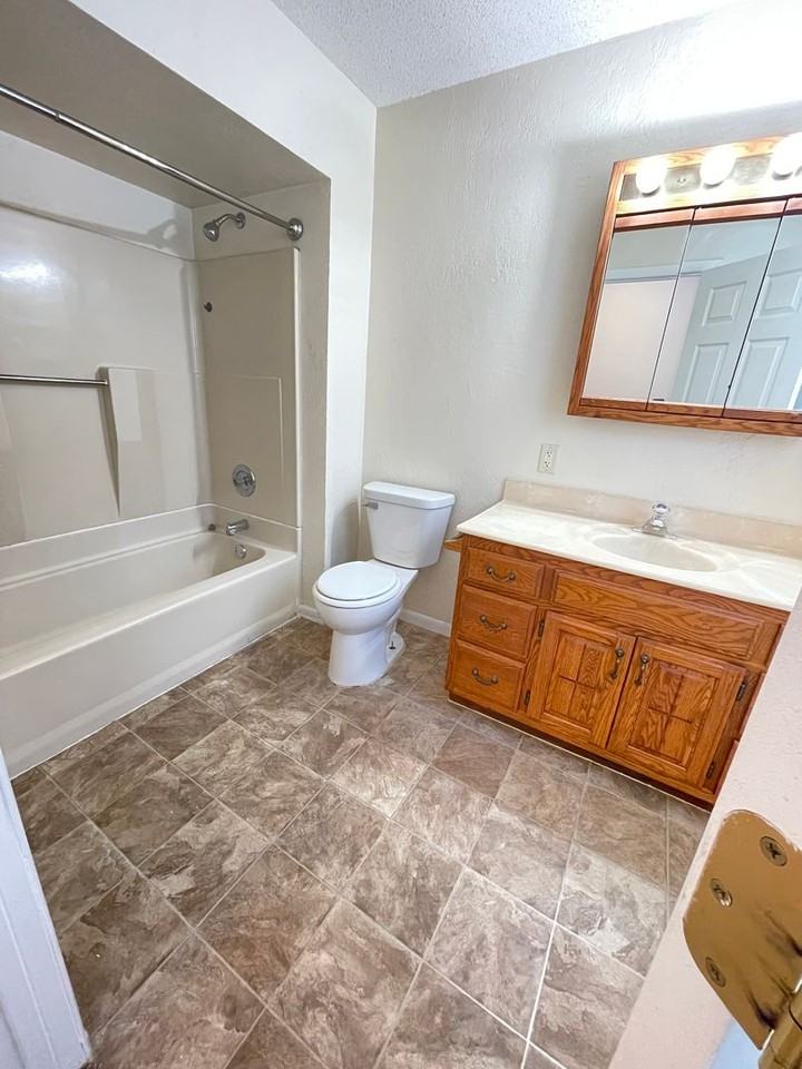 419 Cumming Ave - Photo 6 of 20