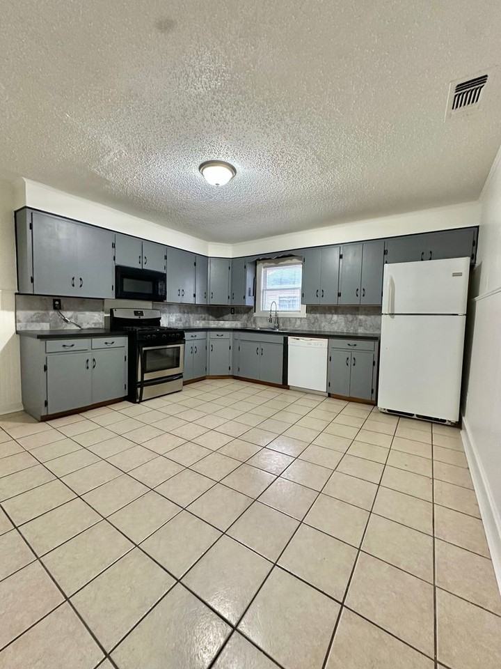 2101 North St - Photo 4 of 22