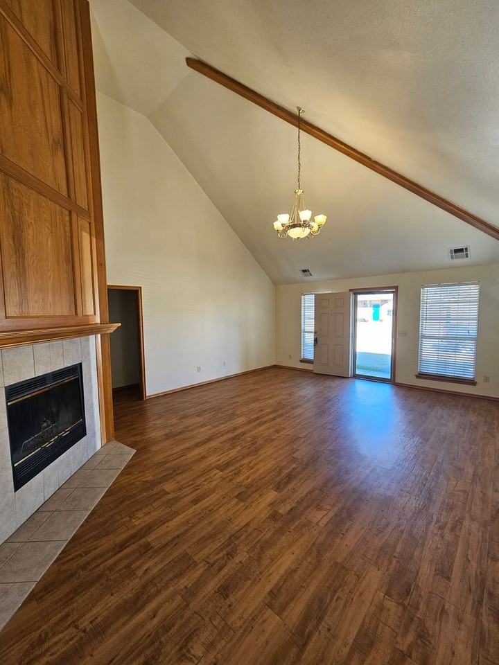 1418 Sw 23rd St - Photo 2 of 27