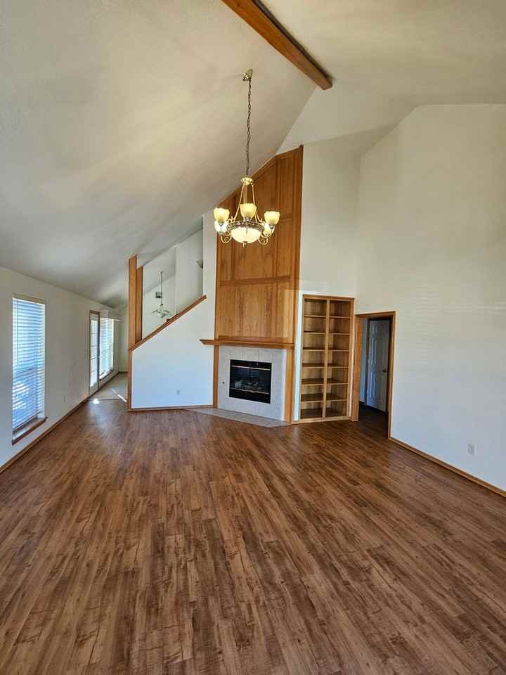 1418 Sw 23rd St - Photo 3 of 27