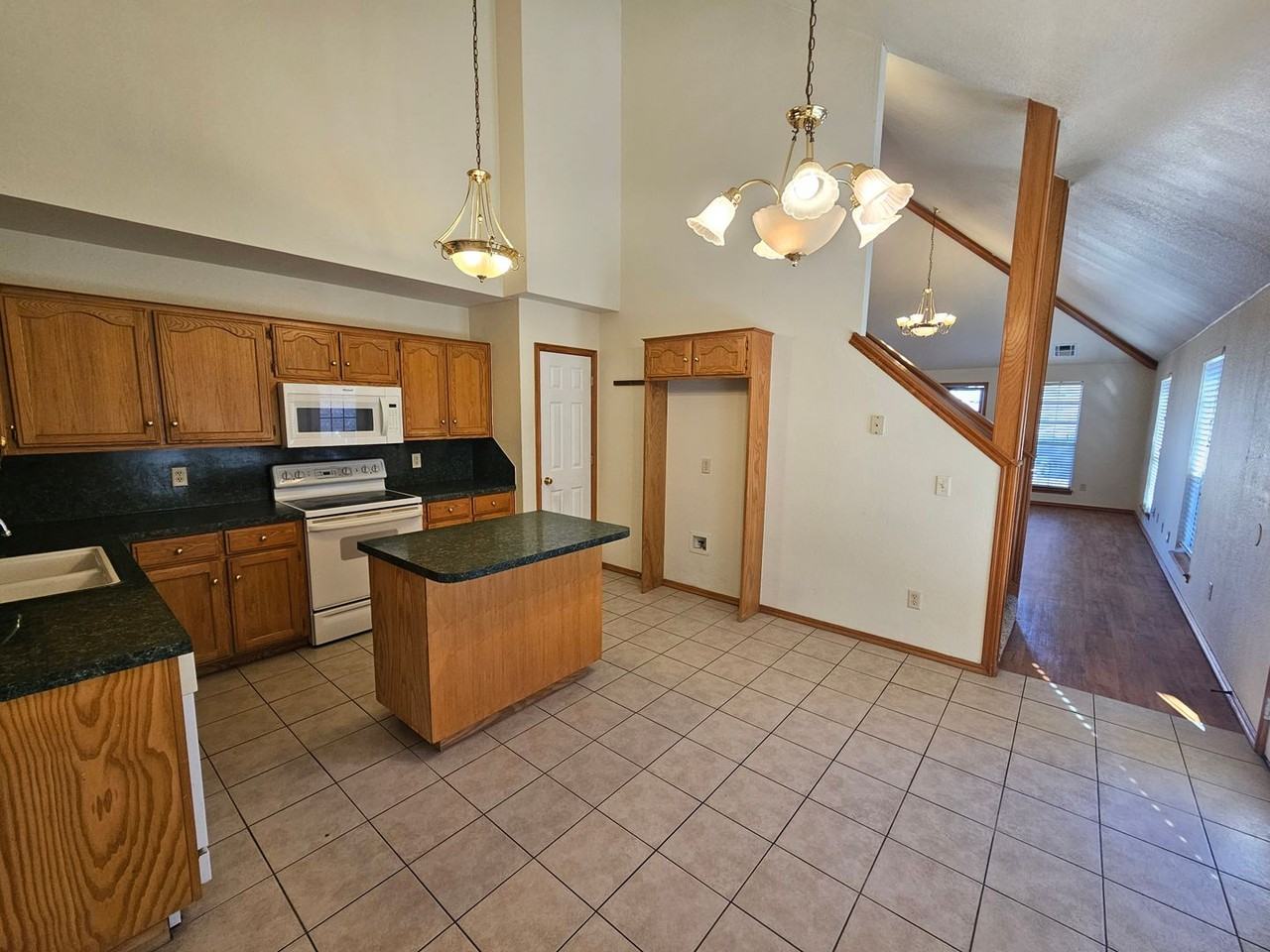 1418 Sw 23rd St - Photo 6 of 27