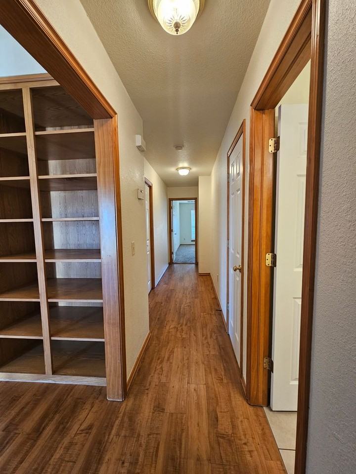 1418 Sw 23rd St - Photo 7 of 27