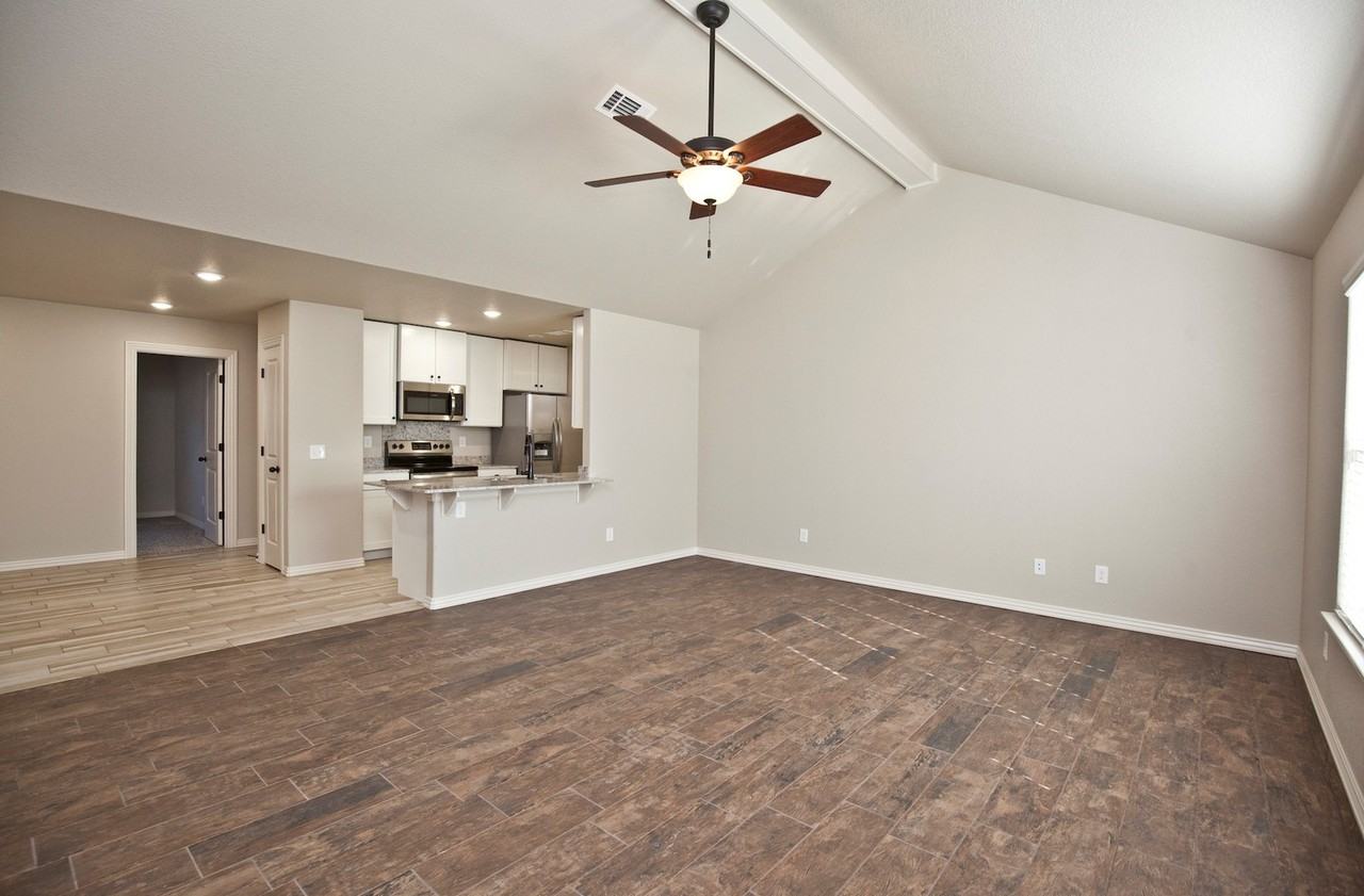 310 Commercial St Apt C - Photo 6 of 19