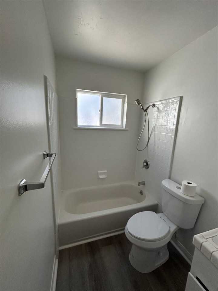 2210 Chestnut Ave - Photo 2 of 9