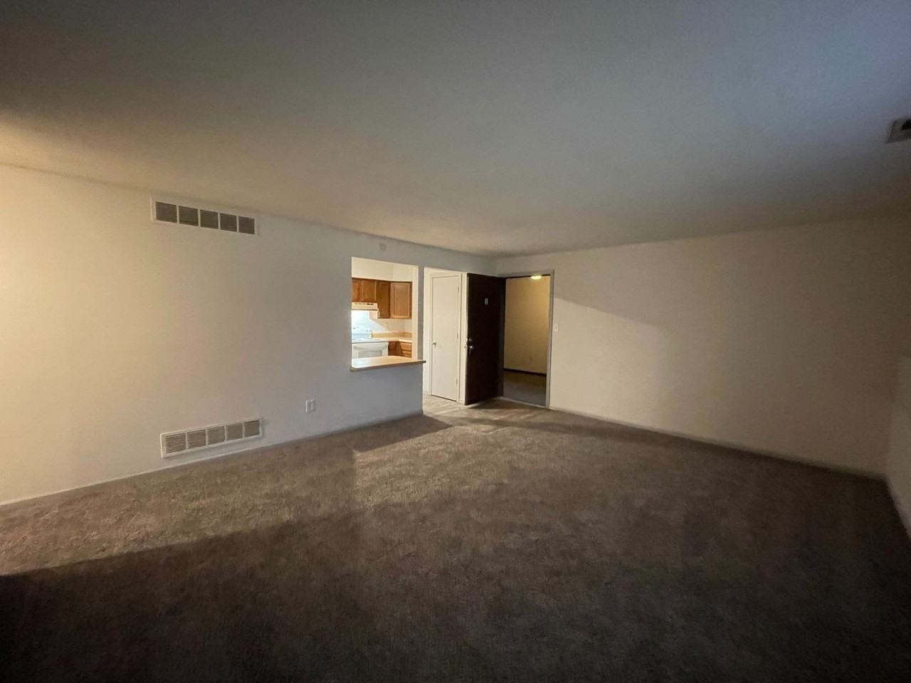 507 Columbia Dr - Photo 4 of 17