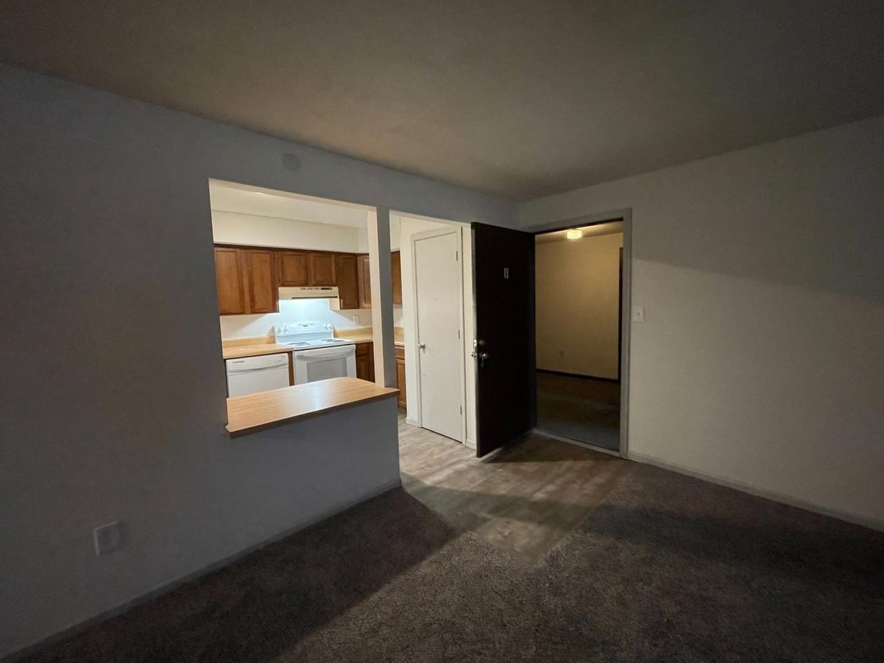 507 Columbia Dr - Photo 5 of 17